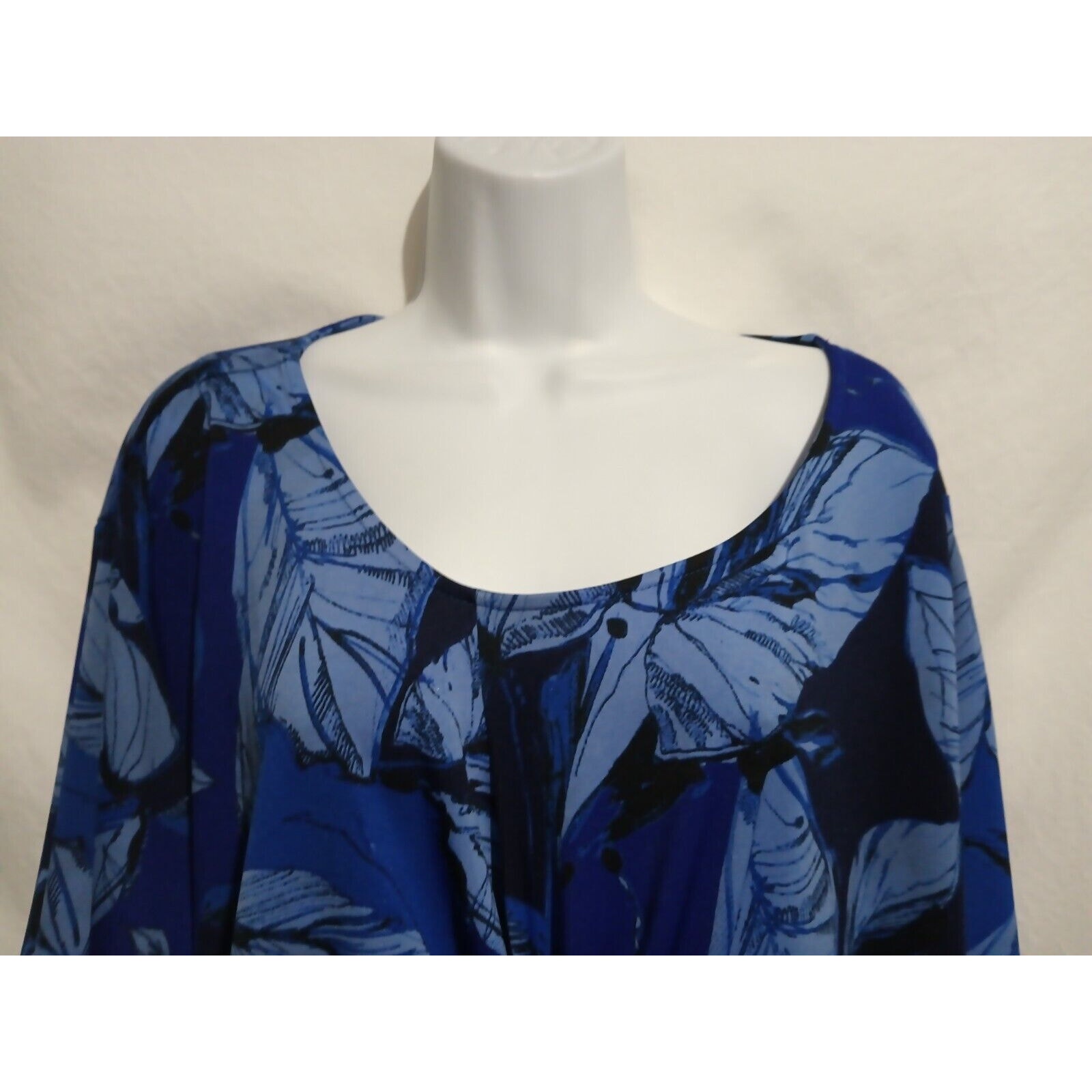Ashley Stewart Size 26/28 W Half Sleeve Blue Floral Print Top